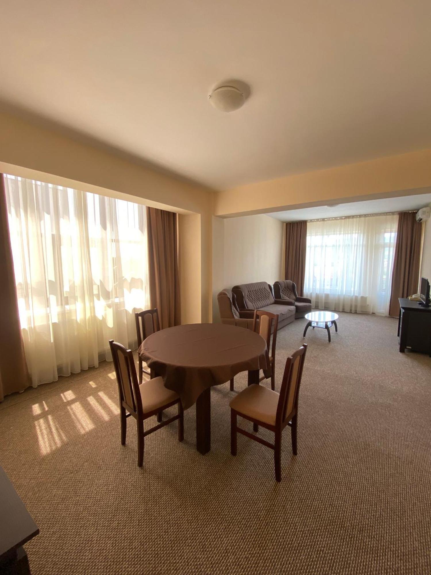 Hotel Diana Бистрица Экстерьер фото