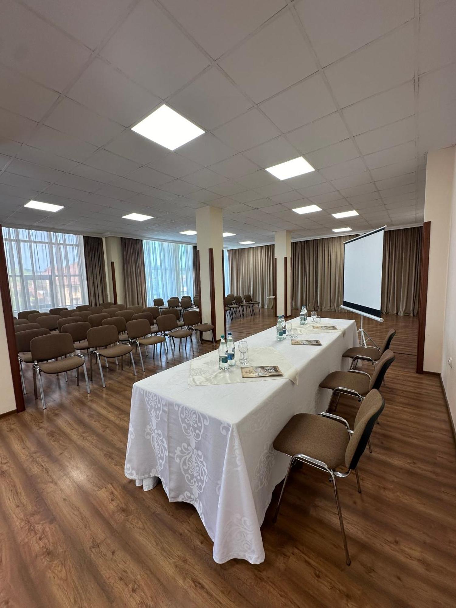 Hotel Diana Бистрица Экстерьер фото